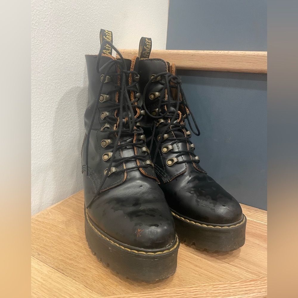 Doc Marten’s Leona Boots Size 9 Women’s
